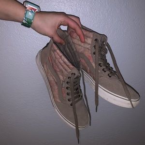 high top brow rose vans